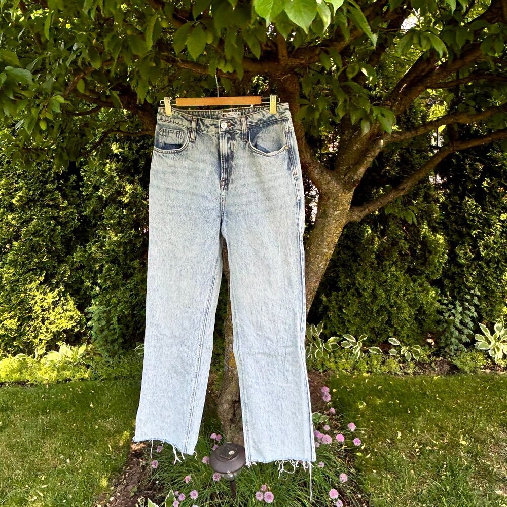 ZARA High-Rise Straight-Leg Jeans – Light Acid Wash